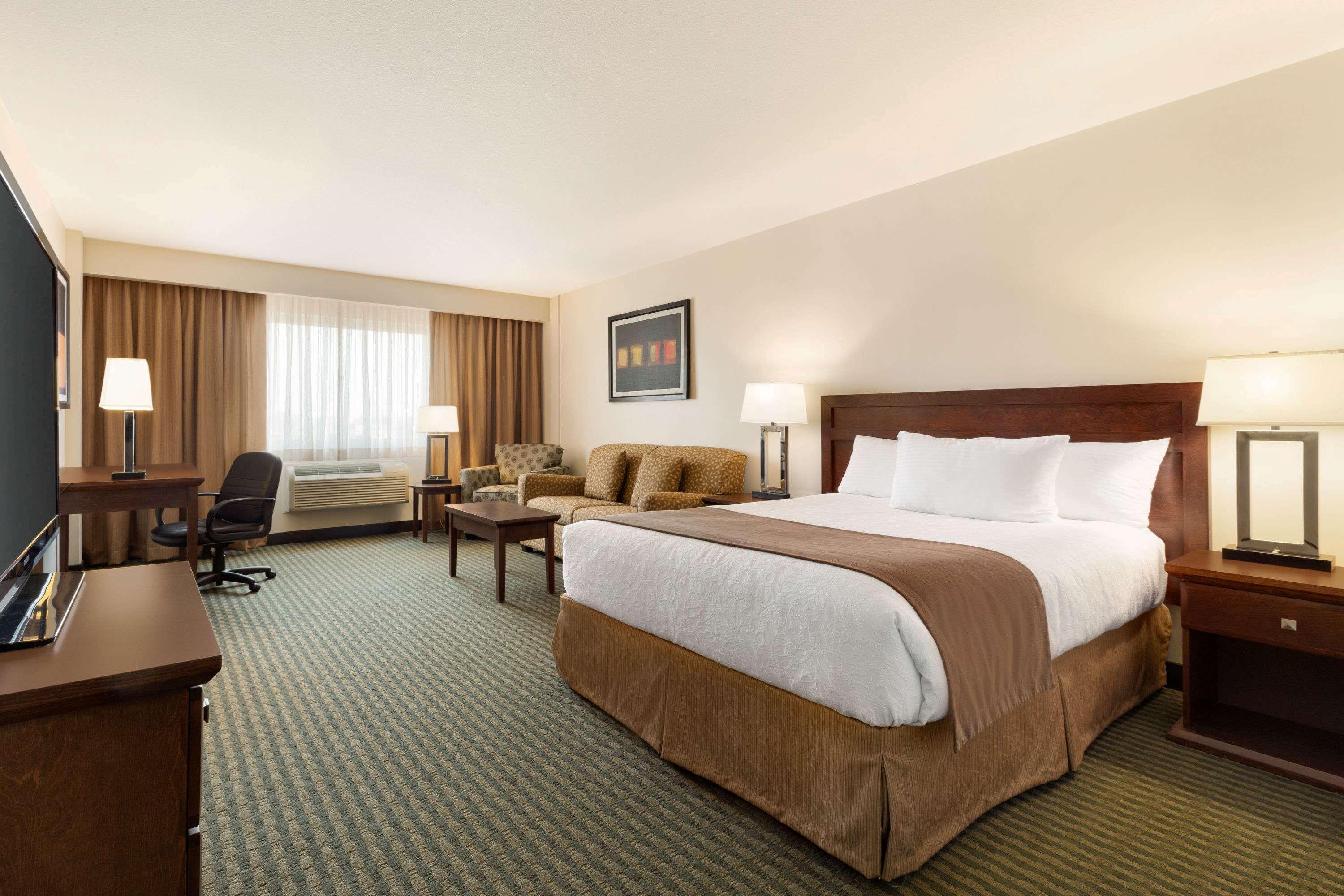 Travelodge Hotel By Wyndham Weyburn Buitenkant foto