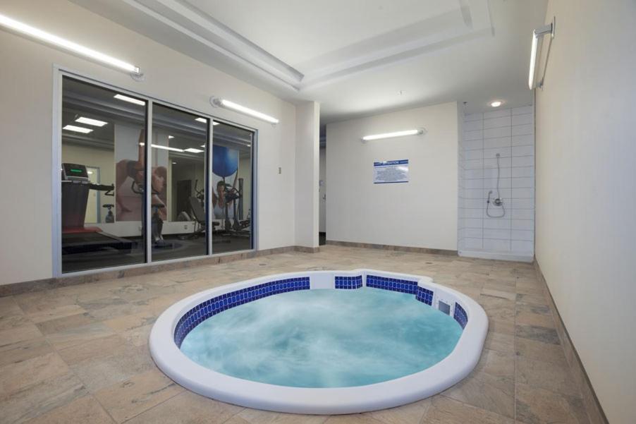 Travelodge Hotel By Wyndham Weyburn Buitenkant foto